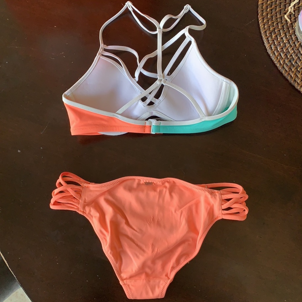 Bikini set - Picture 2 of 2